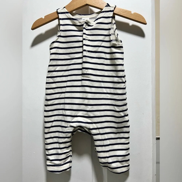 OLD NAVY Baby jumpsuit Size 0-3 Months - Picture 1 of 5